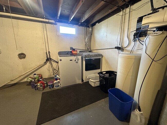 Building Photo - 8 G.K. Ln