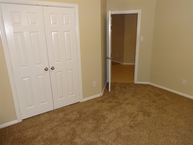 Building Photo - 2506 Parkview Dr