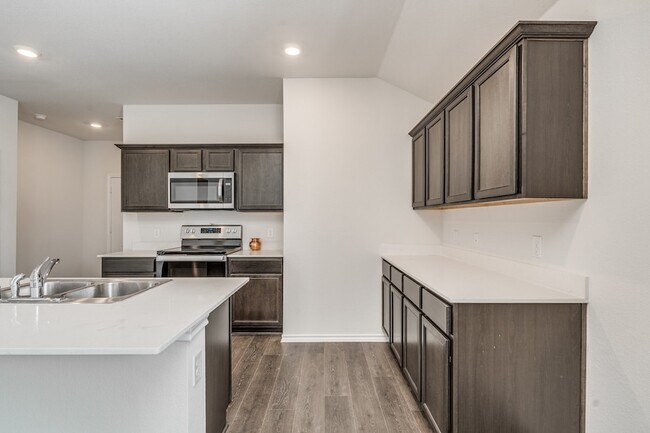 Building Photo - 2125 Croton Ave