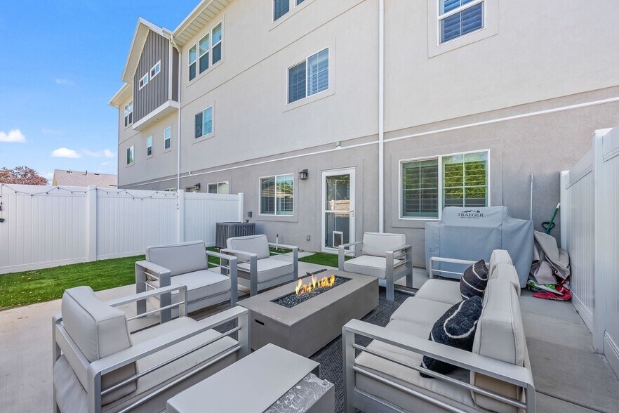 Building Photo - 8912 S 660 E