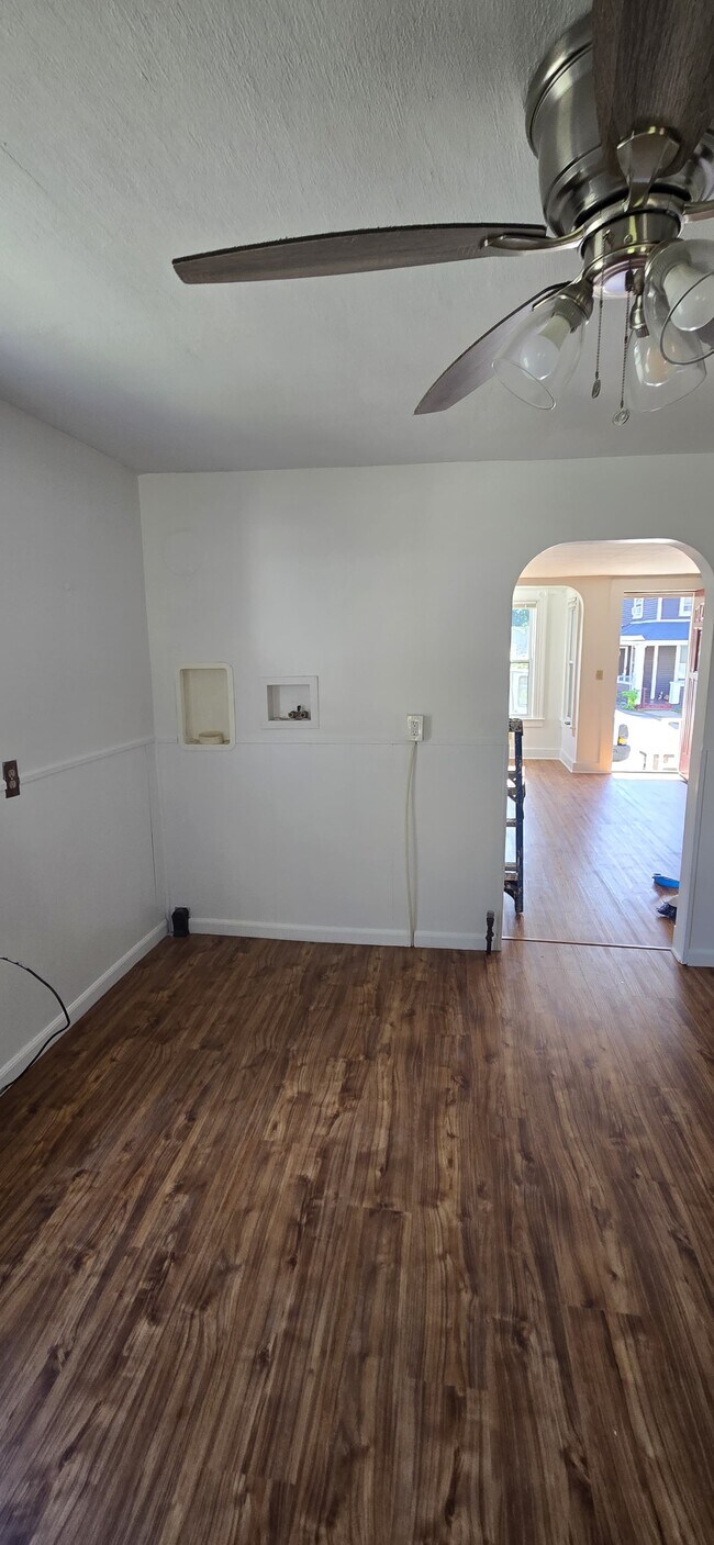 Building Photo - 214 N State St