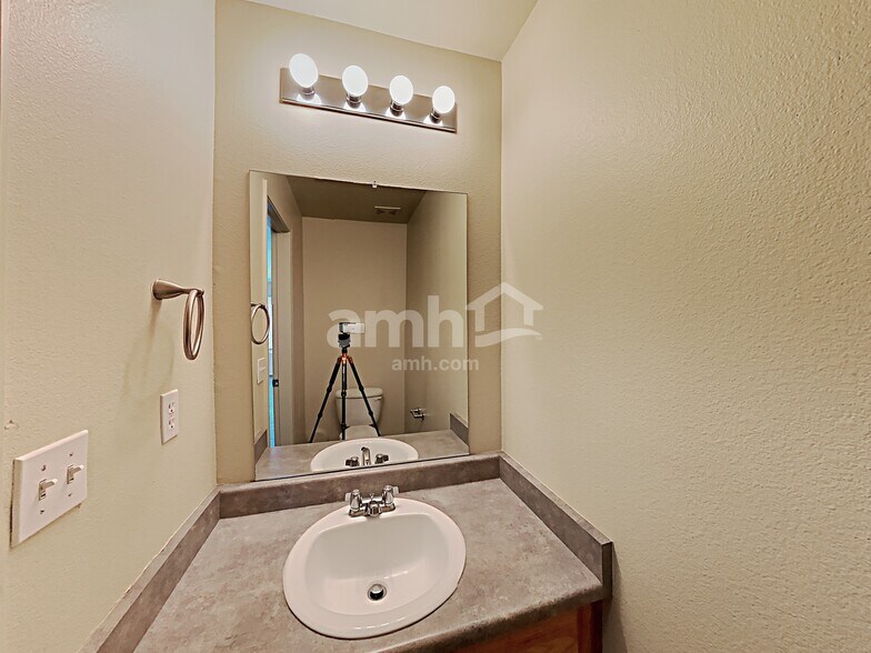 Building Photo - 2776 Willow Way