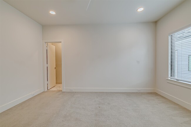 Building Photo - 2707 Kimsey Dr