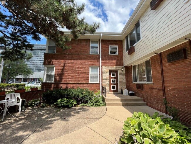 Building Photo - 1535 Bonnie Brae Pl