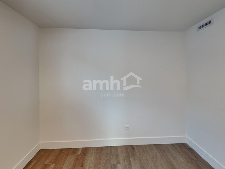 Building Photo - 10148 Mountain Crest St