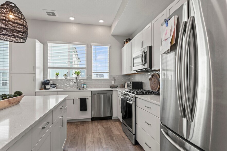 Building Photo - 6768 Quivas Way