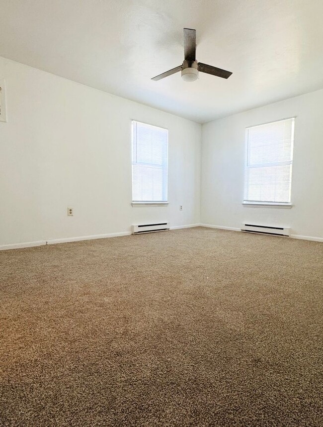 Building Photo - Updated 2nd Floor Duplex, blocks from beach