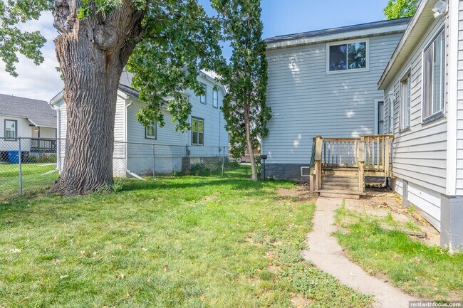 Building Photo - 547 Ceape Ave