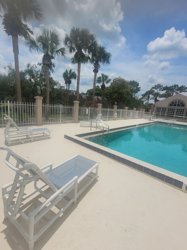 Building Photo - Modern 3 Bed, 2 Bath Home in Chelsea Parc ...