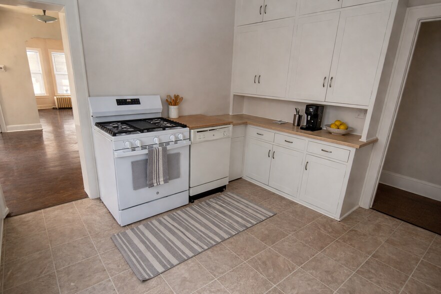 Building Photo - 2529 Polk St NE