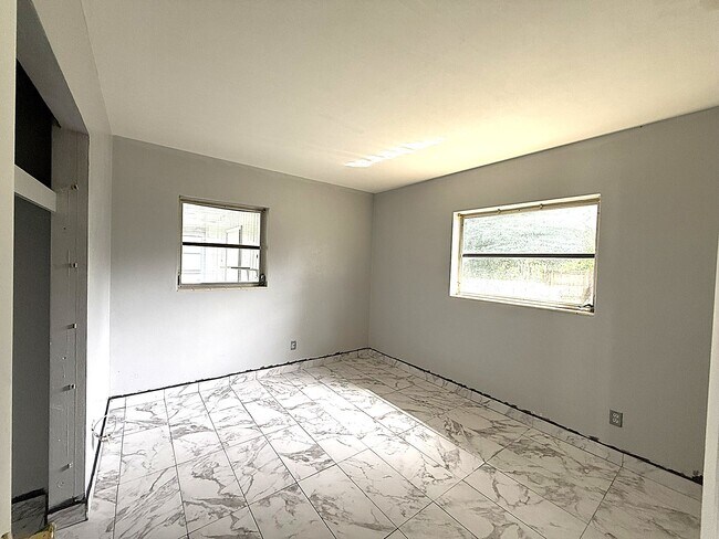 Building Photo - 107 Hill Cir