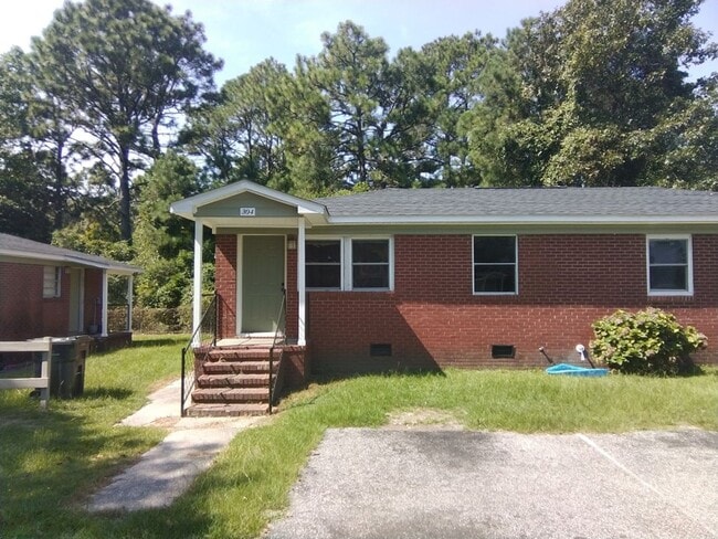 Building Photo - 304 Old Shaw Rd