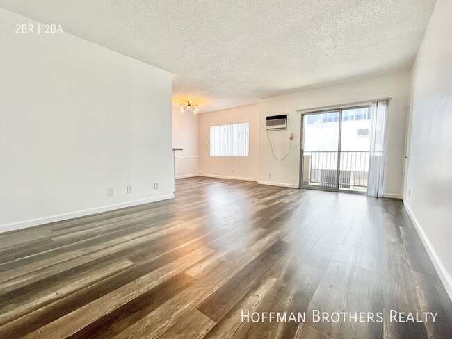 Building Photo - 1037 N Harper Ave