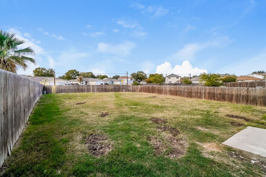 Building Photo - 6631 Highland Grass