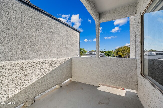 Building Photo - 1331 W Baseline Rd