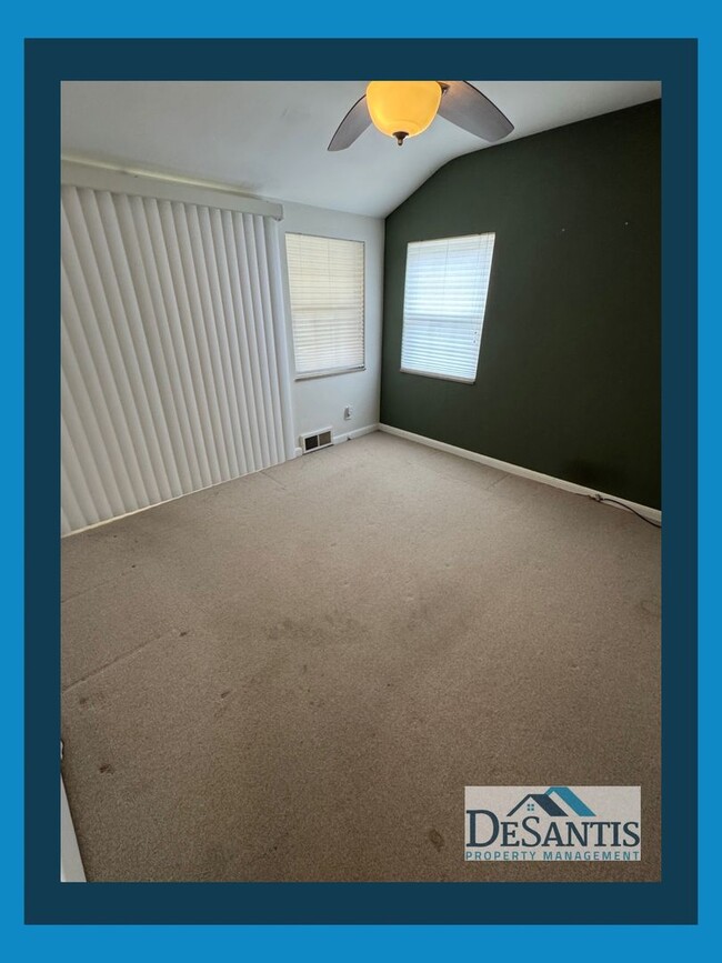 Building Photo - Charming 2-Bedroom Home with Private Backy...