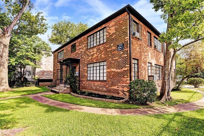 Building Photo - 2535 Shakespeare St