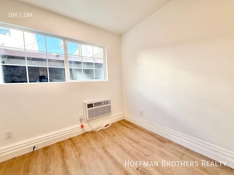 Building Photo - 838 Normandie Ave