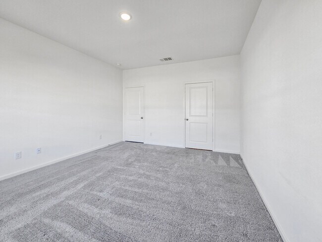 Building Photo - ***Move-in Special*** Move in by January 15,2026 and receive $500 off on second month’s rent!