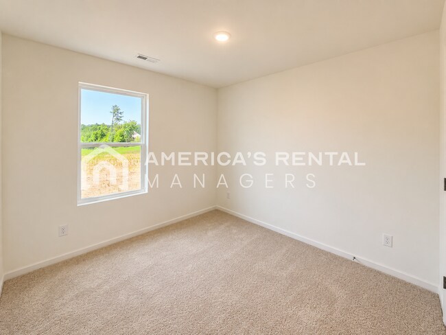 Building Photo - 309 Oakmont Cir