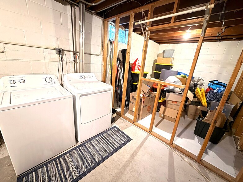 Building Photo - 5427 45th Ave N