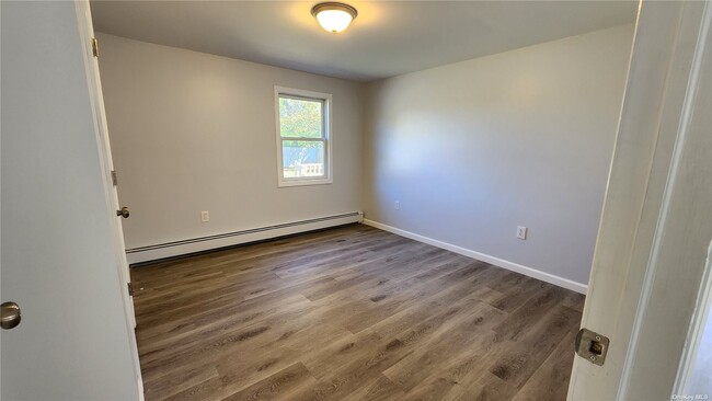 Building Photo - 169 Bayview Dr