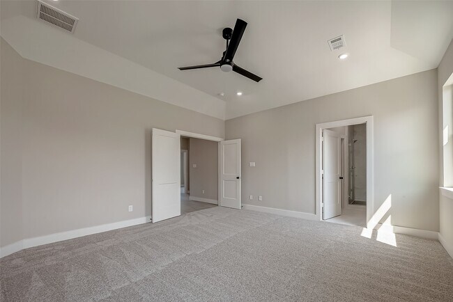Building Photo - 8128 Chateau St