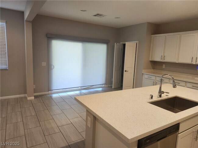 Building Photo - 9897 W Oleta Ave