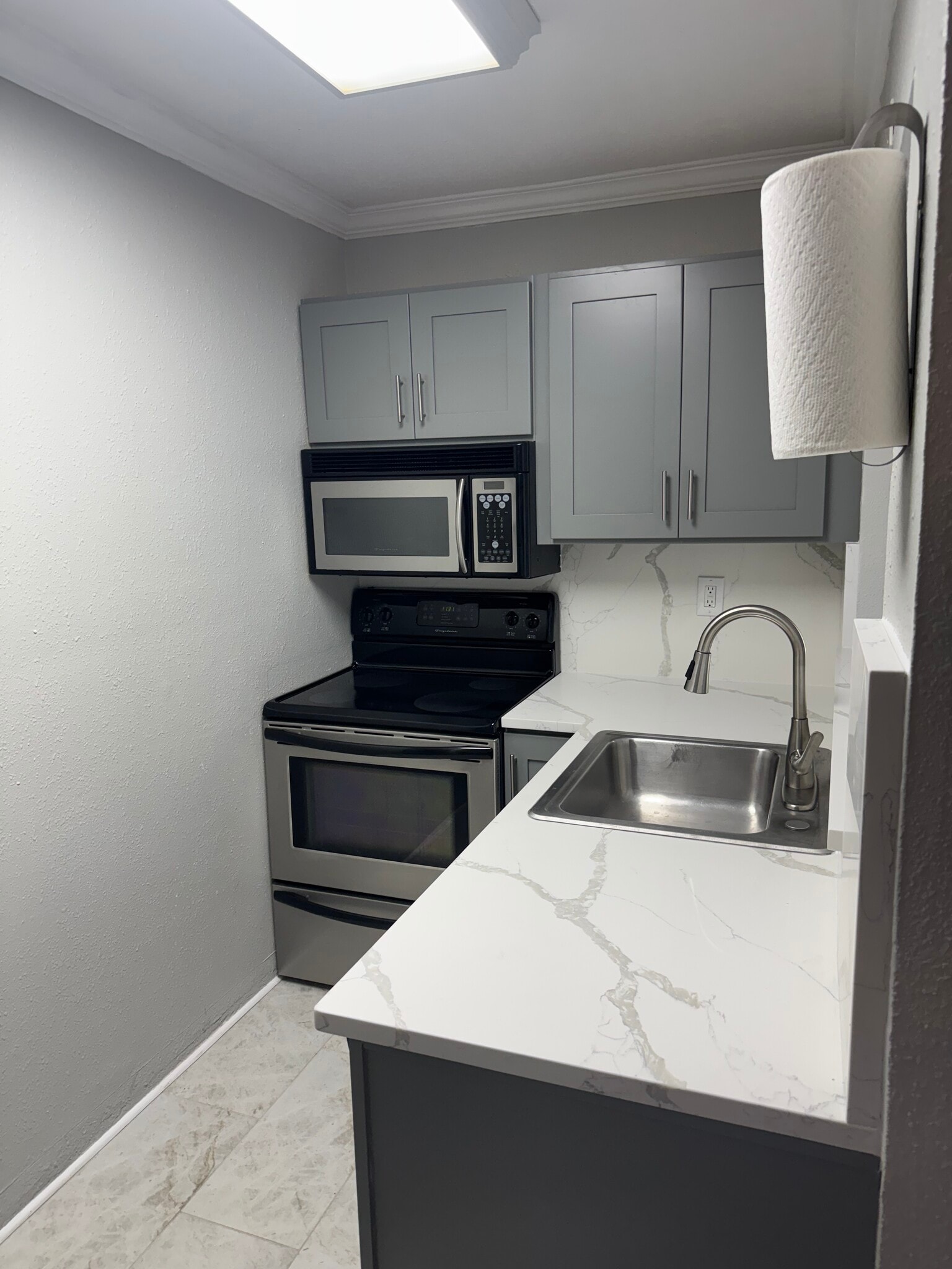 Building Photo - 3232 S Macdill Ave