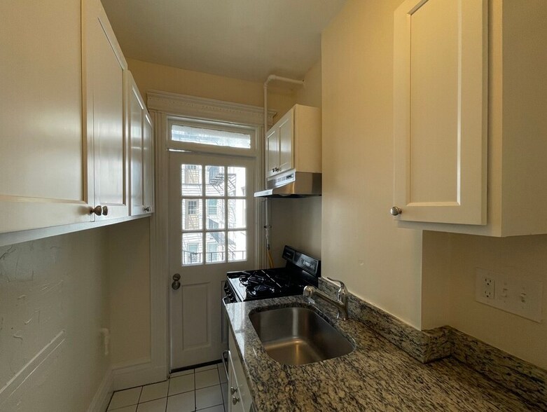 Primary Photo - 1111 Boylston St