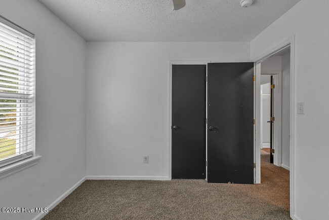 Building Photo - 854 Jim Blake Rd