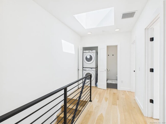 Building Photo - 904 Quinnipiac Ave