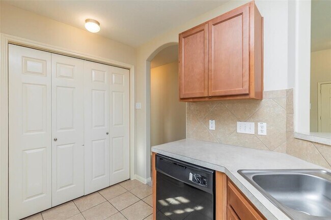 Building Photo - 15807 Sarasam Creek Ct