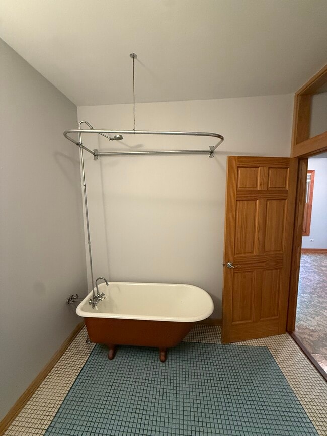 Building Photo - 1333 E Wilson St