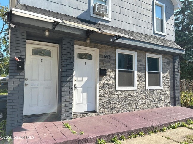 Building Photo - 553 Mumford St