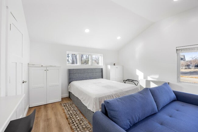 Building Photo - Simple Living, Beautifully Done