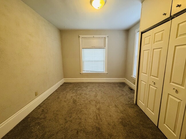 Building Photo - Charming 1-Bedroom + Den Retreat on Colfax Ave – Your Cozy Minneapolis Haven Awaits!