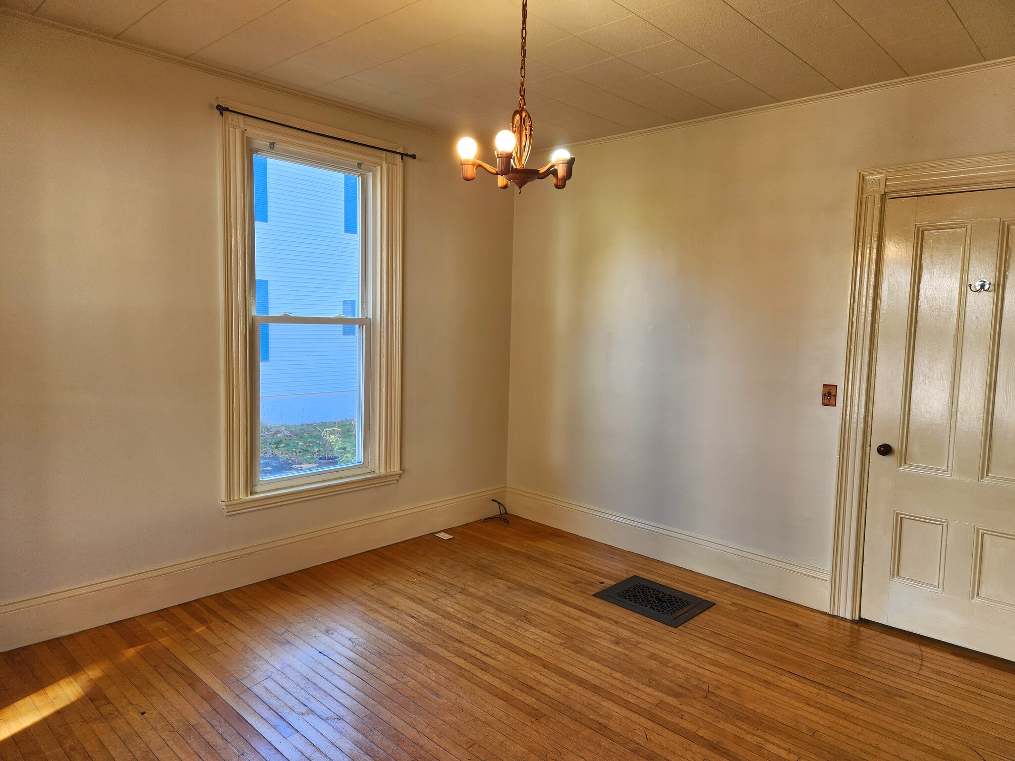 Bedroom 1 - Side Window - 46 Saunders St