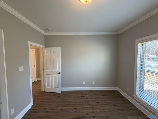 Building Photo - 945 Tracey Ln