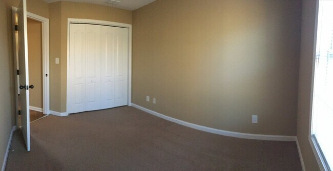 Building Photo - 1723 C THISTLEWOOD DR Clarksville, TN 37042