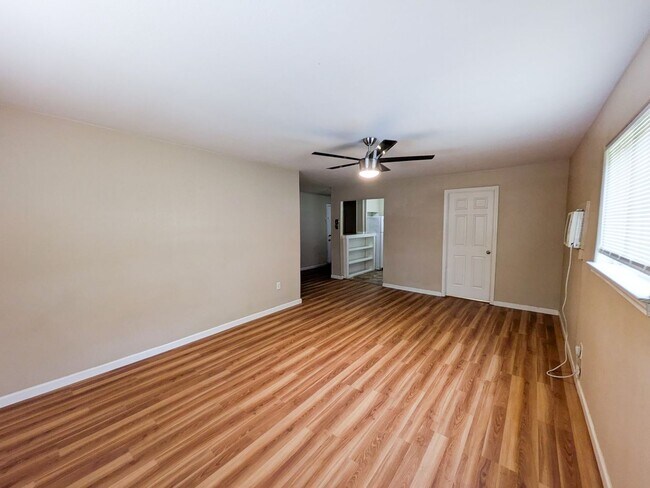 Building Photo - 110 Farm Dr