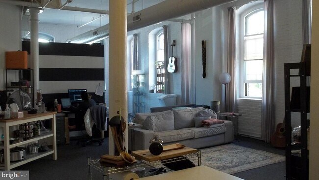 Building Photo - 408 Vine St