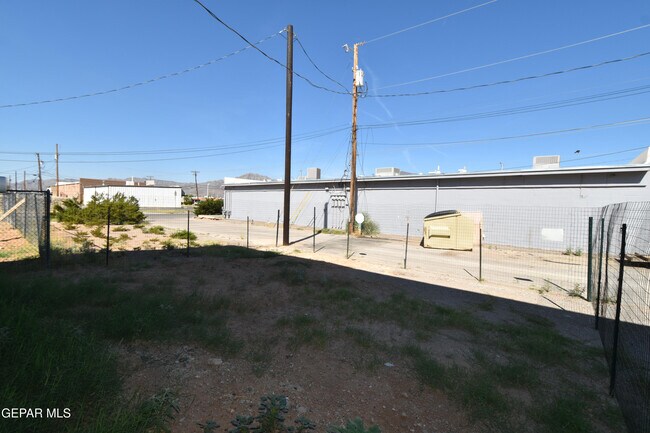 Building Photo - 9905 Taj Mahal St