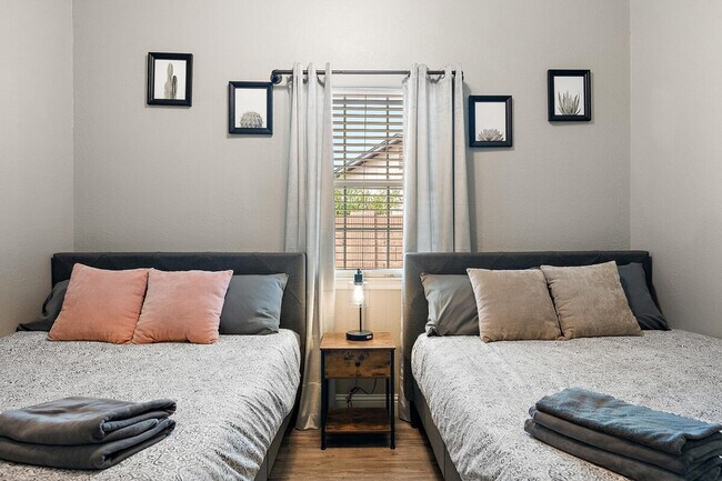 Building Photo - 4332 E Cherokee St