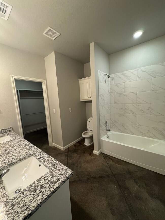 Building Photo - Large 3bedroom 2 bathroom New built 2025 1...