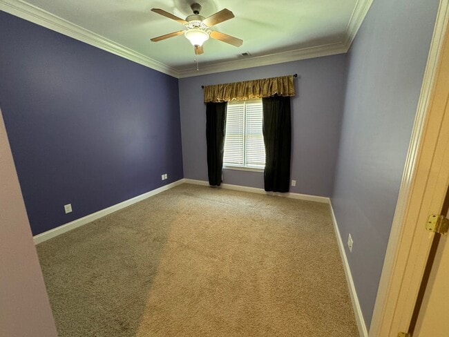 Building Photo - Modern 3 bedroom Condo with elevator acces...