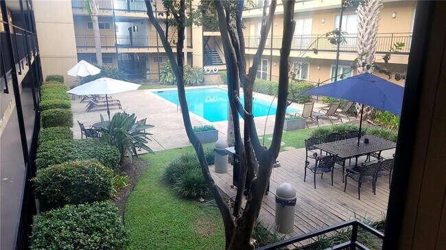 Building Photo - 318 Lake Marina Ave