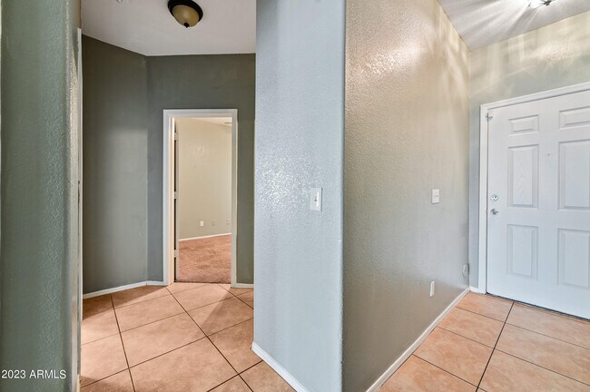 Building Photo - 7409 N Solano Dr
