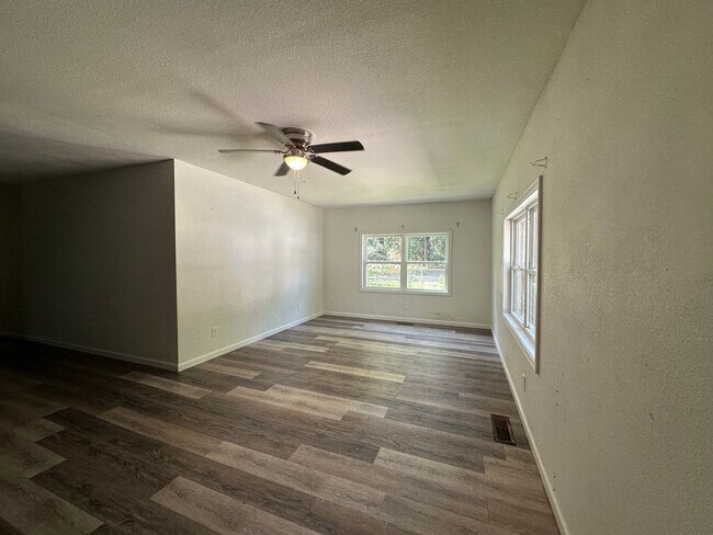 Building Photo - Welcome to your dream home in the heart of...