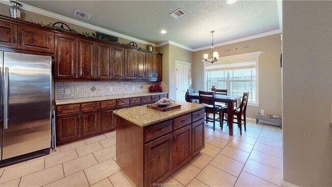Building Photo - 131 Roucourt Loop